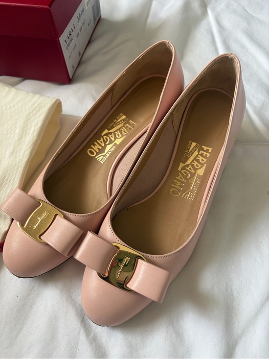 Salvatore Ferragamo Shoes - Salvatore Ferragamo Vara Low Heel Pumps, Size 5